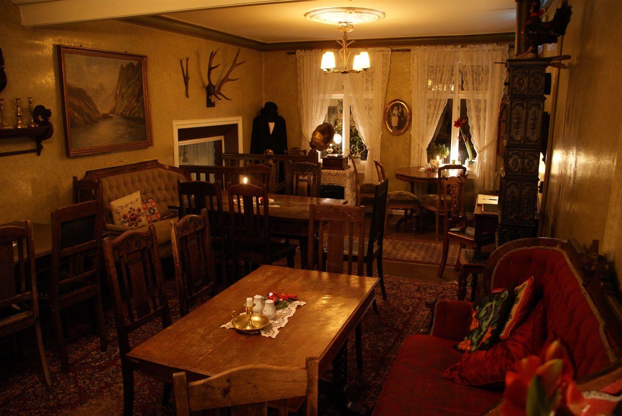 Paulsens Hotel Lyngdal Esterno foto